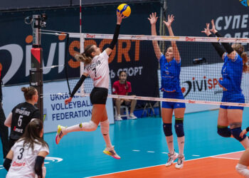 Волейбольна «Полтавщина-ПНПУ» виграла у «Волейбука», але програла «Галичанці» • Волейбол •