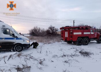 Рятувальники Запоріжжя допомогли врятуватися від снігового полону водіям 7 авто |