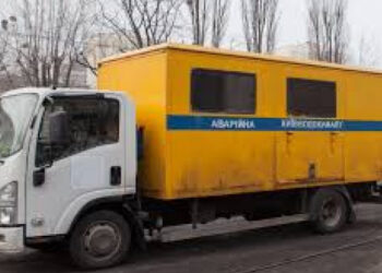 На столичній Борщагівці через пошкоджену трубу два будинки відключили від водопостачання | Київщіна