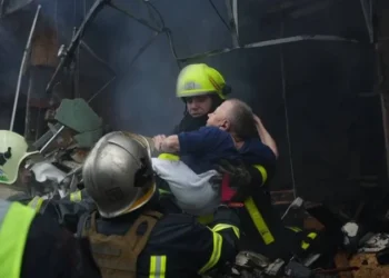 На Київщині через удар РФ понад 10 постраждалих, під Фастовом двоє загиблих. Пошкоджено будинки, медзаклад, підприємства, фото – Київщіна