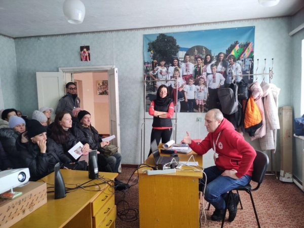 Червоний Хрест впроваджує у Шосткинській громаді програму, в рамках якої мешканці можуть отримати 1000 євро – Суми та область