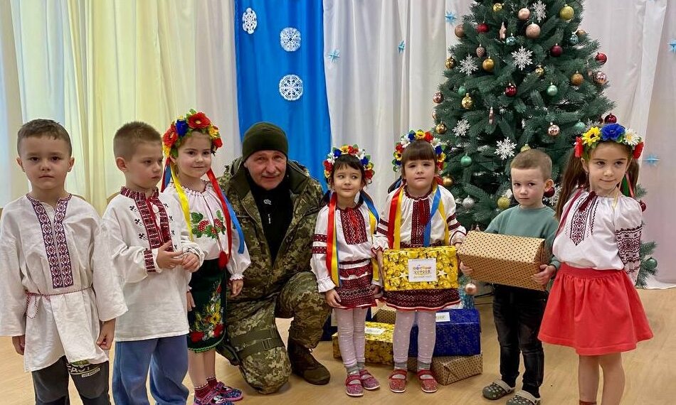 Діти Бучанської громади відправили новорічні подарунки військовим