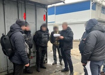 Два одесских полицейских собирали  поборы с предпринимателей “7 километра”