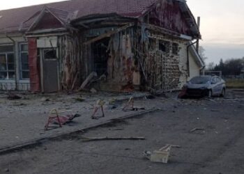 Подробиці атаки на Велику Писарівку: жінка загинула, магазин знищено, кілька автівок згоріли – Суми та область