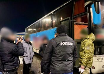 Прятался под водительским сиденьем: в Одесской области водитель автобуса вывозил уклонистов в Молдову