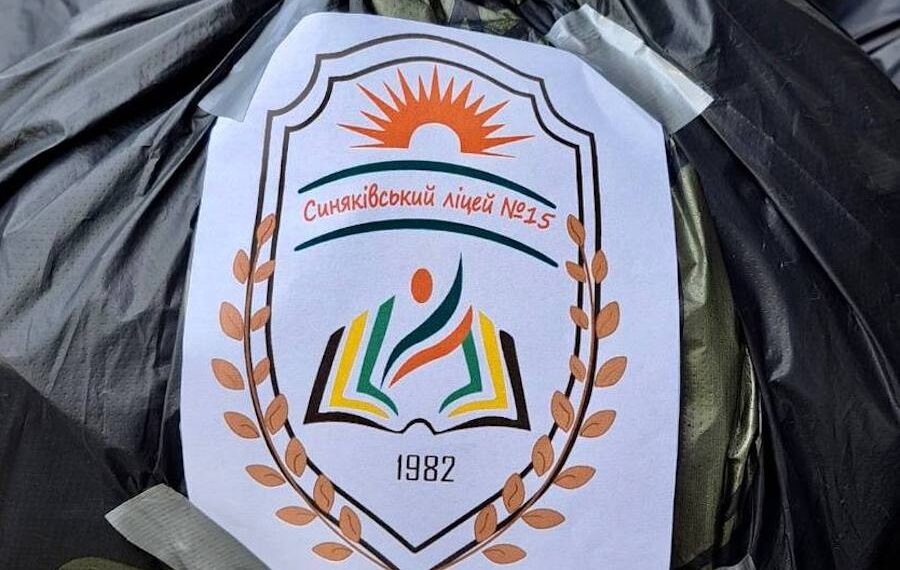 Школярі Бучанської громади передали вітальні пакунки захисникам