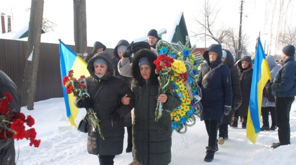 Шостка попрощалася з воїном, який повернувся додому «на щиті» – Суми та область