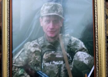 У Лебедині попрощалися з полеглим захисником Олегом Любохонським – Суми та область