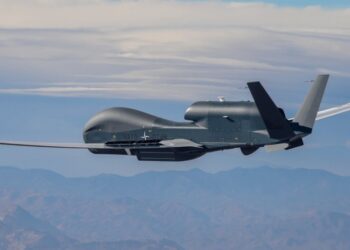 У росії ударний дрон вибухнув на території нафтоналивного терміналу | Політика