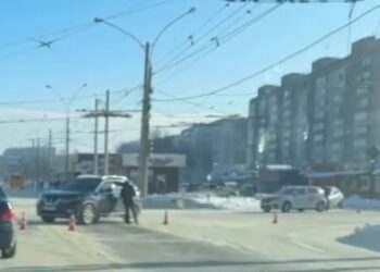 У Сумах водійка позашляховика влаштувала ДТП на перехресті – Суми та область