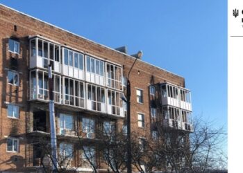 Відбудова житлової інфраструктури Тростянця: у двох п’ятиповерхівках тривають будівельні роботи – Суми та область