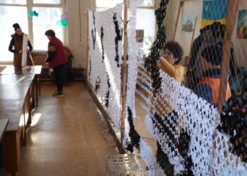 “Виготовили більше 35 тисяч квадратних метрів маскувальних сіток”. Як білопільські волонтери допомагають фронту – Суми та область