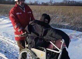 Волонтери Червоного Хреста допомогли знесиленим жінкам на пункті пропуску Покровка-Колотилівка – Суми та область
