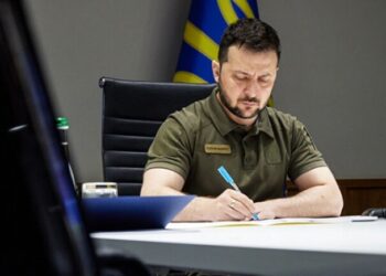 Зеленский подписал указ “об исторически населенных украинцами территориях России”