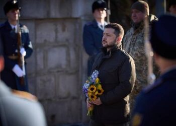 Зеленський вшанував пам’ять героїв Крут (Відео)