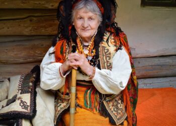 Как поздравить бабушку если она патриот?