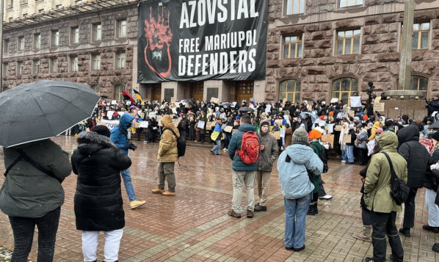 У Києві біля КМДА відбувся мітинг з вимогою виділяти більше грошей на ЗСУ | Київщіна