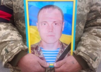 “Був у найгарячіших точках: у Сумах прощалися з військовослужбовцем Андрієм Граньком – Суми та область