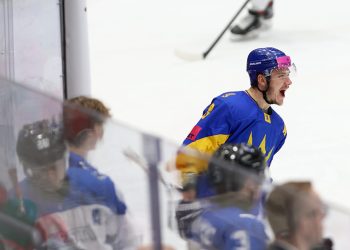 Хокейна збірна України з кременчужанином у складі перемогла Естонію (відео) • Хокей •