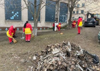 Из-за ночной атаки в Одессе пострадали пять домов: подробности (фото)