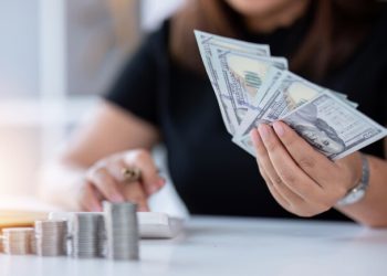 Курс валют в Украине 10 февраля 2024: сколько стоит доллар и евро
