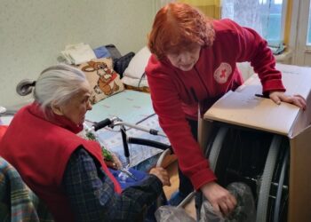 На Сумщині Червоний Хрест надав гуманітарну допомогу підопічним програми «Догляд вдома» – Суми та область