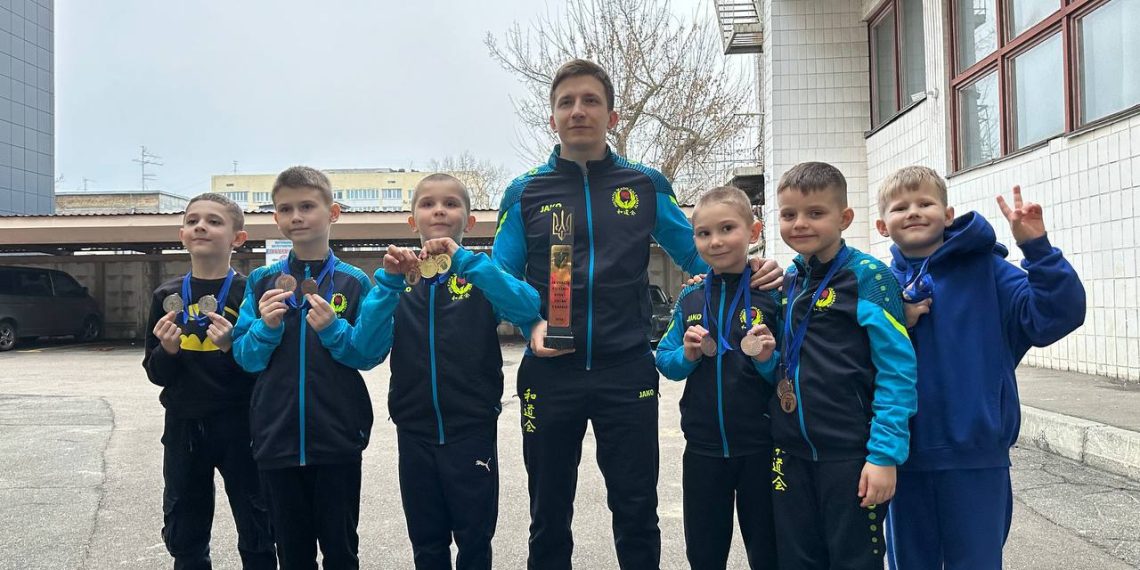 Полтавські каратисти здобули тринадцять медалей на Кубку Києва з карате • Карате •