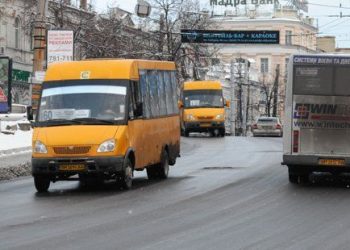 У центрі Сум перевірили своєчасність виконання графіків руху на 17 автобусних маршрутах – Суми та область