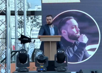 У столиці відбувся Громадський звіт за 2023 рік голови Оболонського району Кирила Фесика | Політика