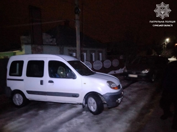 У Сумах нетверезий водій врізався у припарковану автівку, залишив місце ДТП, але потім повернувся – Суми та область