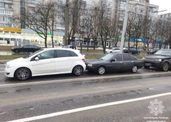 У Сумах водій Land Rover спричинив потрійну ДТП – Суми та область