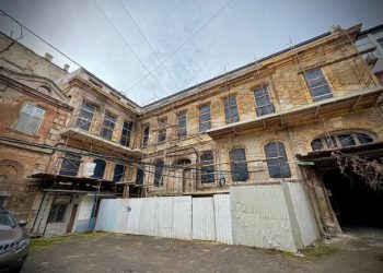В Одессе остановили незаконную надстройку на “Доме Гоголя”: там хотели сделать отель