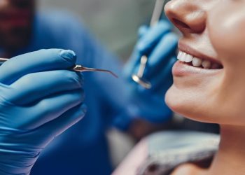 Пломбирование зубов в “Dantist clinic”: здоровье и красота вашей улыбки