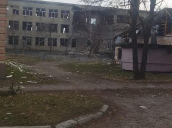На школу у Великописарівській громді скинули дві авіабомби – Суми та область