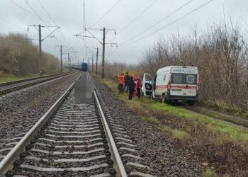 На Заставе женщина попала под поезд и выжила