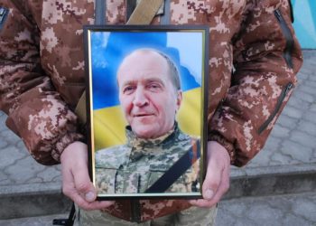 Не дожив 5 днів до власного весілля: у Шостці попрощалися із захисником Олександром Єфременком – Суми та область