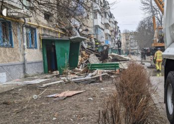 Нічний удар “Шахеда” в Сумах: з-під завалів врятували 10 людей, є загиблі – Суми та область