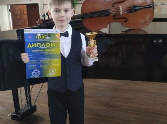 Талановитий віолончеліст із Шостки здобув п’ять перемог на різних конкурсах – Суми та область