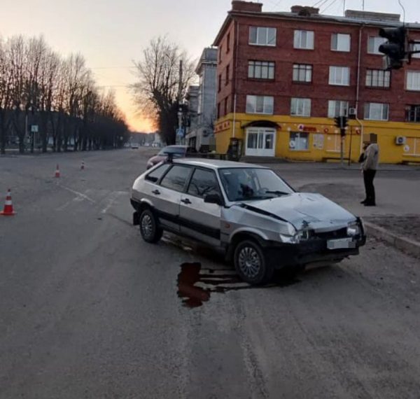 У Шостці на перехресті сталася ДТП: постраждав водій – Суми та область