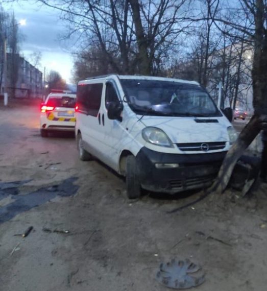 У Шостці сталася ДТП через недотримання безпечного інтервалу – Суми та область