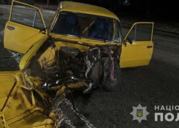 У Сумах поблизу аеропорту сталася ДТП: постраждав 19-річний водій і його неповнолітня пасажирка – Суми та область