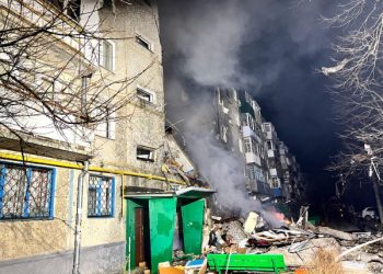 У Сумах вночі “Шахед” влучив у багатоквартирний житловий будинок – Суми та область