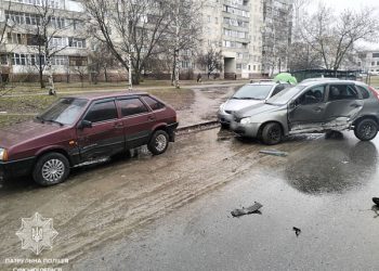 У Сумах водійка спровокувала потрійну ДТП і отримала тілесні ушкодження – Суми та область