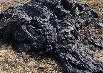 Ганчір’я, серветки, простирадла: у Сумах водоканалівці витягли з каналізації 14 мішків сміття – Суми та область