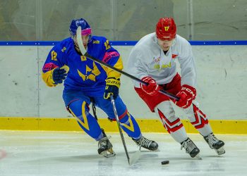 Хокейна збірна України, з двома кременчужанами у складі виграла спаринг у Китаю • Хокей •