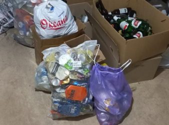 Як мешканці шосткинської багатоповерхівки, сортуючи сміття, заробляють гроші – Суми та область
