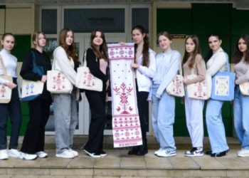 Конотопські школярі продовжують досліджувати Кролевецьке переборне ткацтво – Суми та область