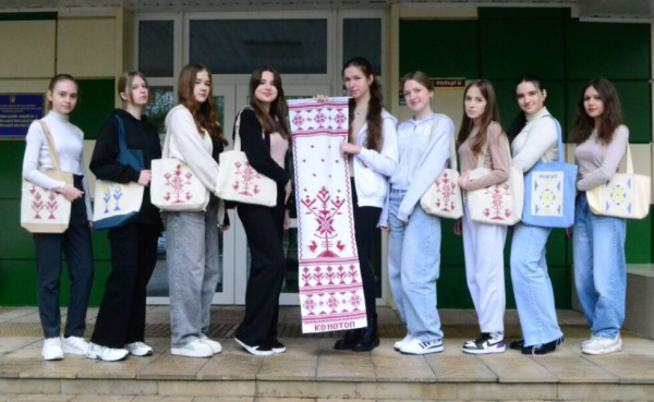 Конотопські школярі продовжують досліджувати Кролевецьке переборне ткацтво – Суми та область