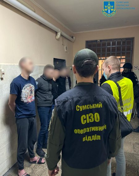 На Сумщині судитимуть 5 спільників та 4 ув’язнених, які з СІЗО організували шахрайську схему та ошукали 22 особи – Суми та область