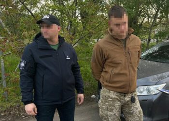 Обещал за взятку оформить инвалидность матери бойца: в Одесской области задержали военнослужащего